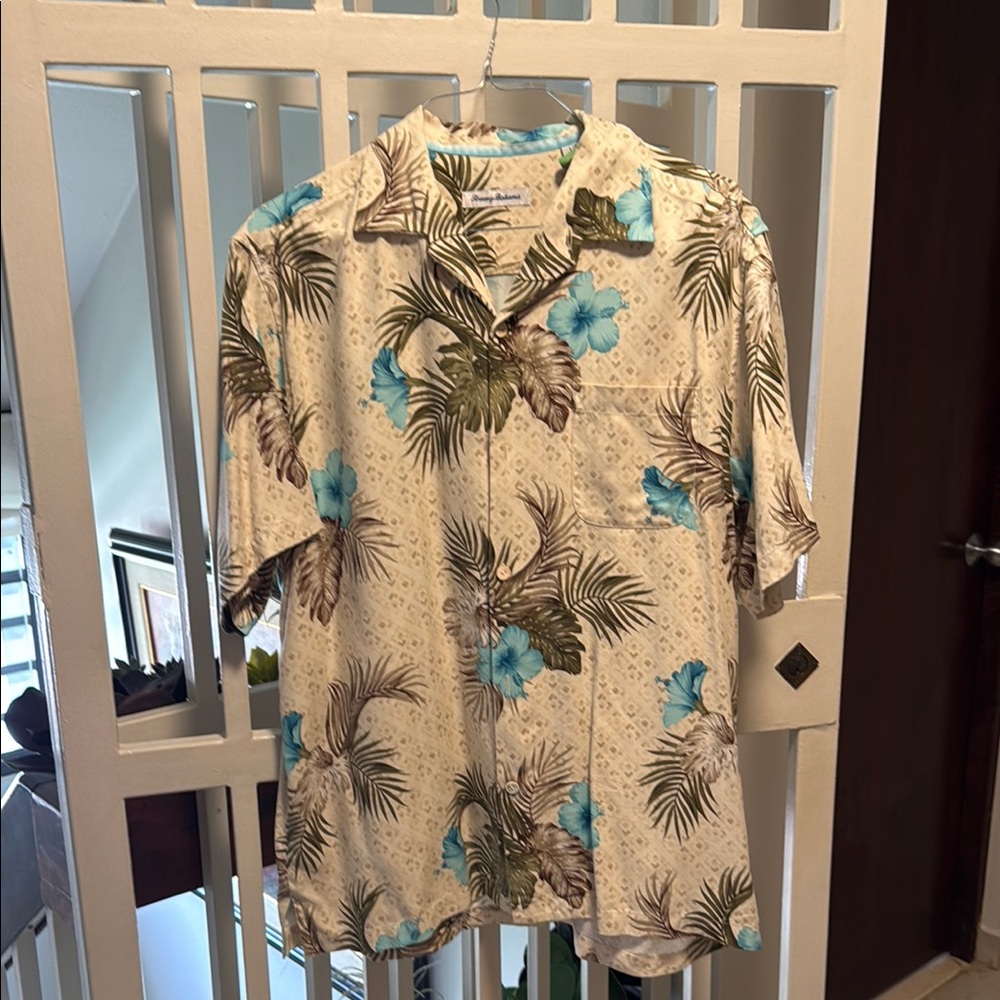 Tommy Bahama Cream and Blue Casual Button Down Shirt